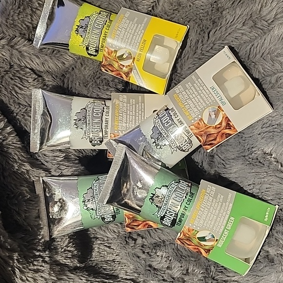 *4 for $20 💕Temporary hair color - Picture 4 of 4